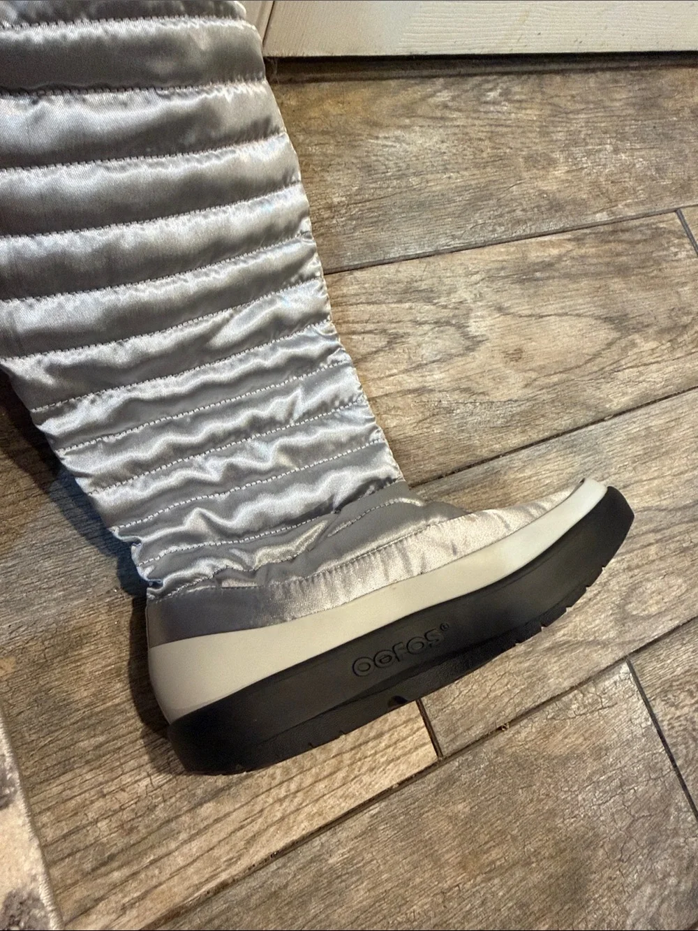 Oofos Oomg tall Women's Silver Quilted Winter Boots size 9